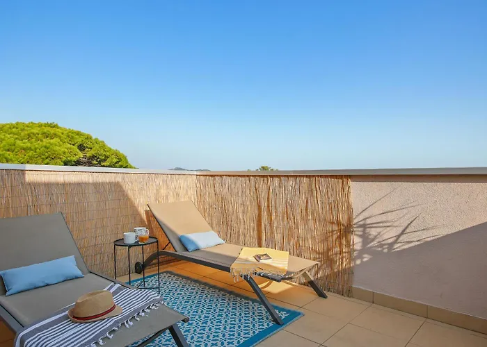 Piscine & Soleil A - T3 Spacieux Avec Clim & Exterieurs * Ιέρ